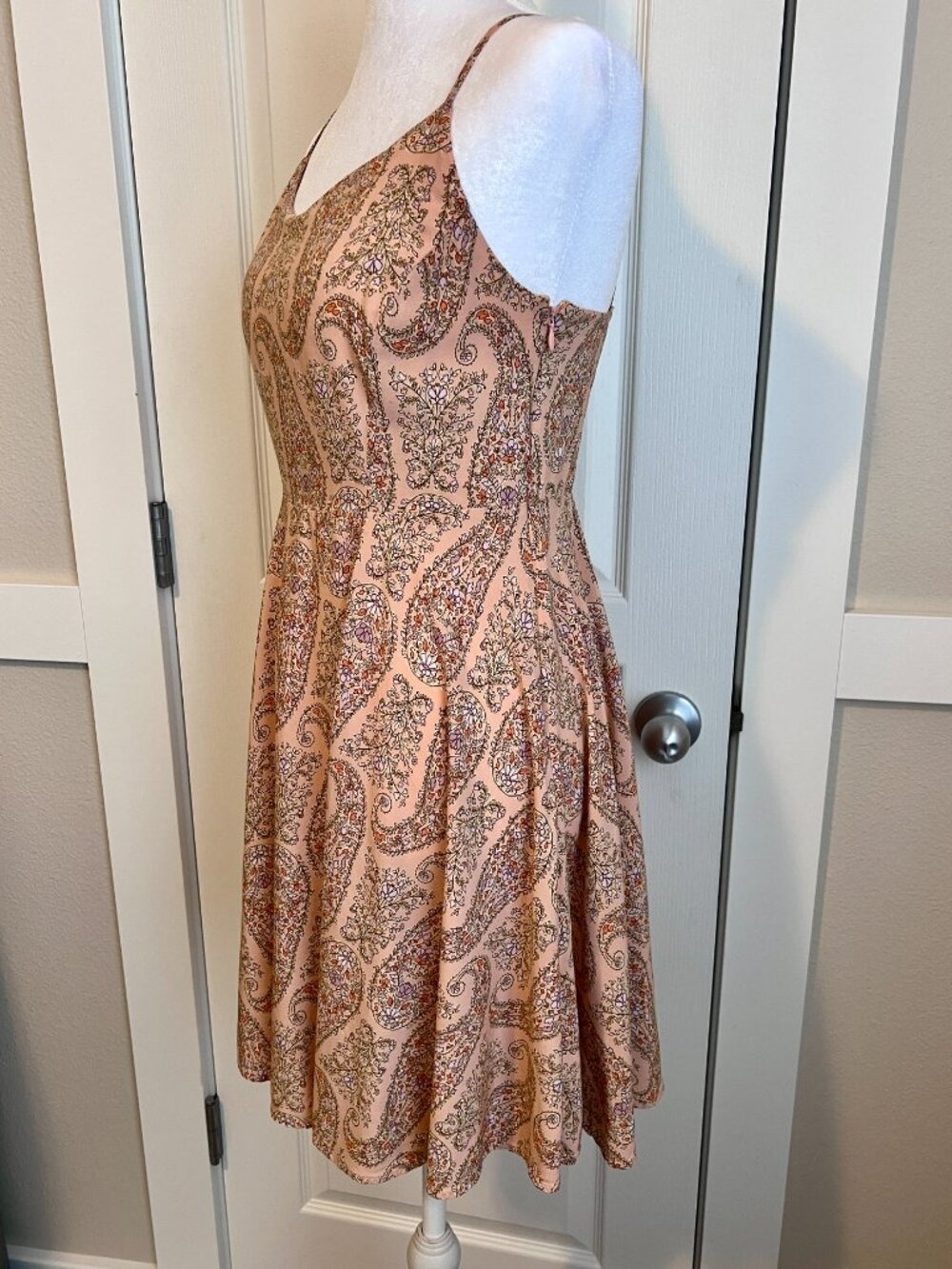 Old Navy Peach Paisley Cami Fit & Flare Sundress Adjustable Straps - Size Med - Picture 5 of 8